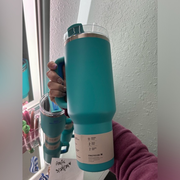 Aquamarine 40oz Stanley Tumbler - Picture 3 of 4